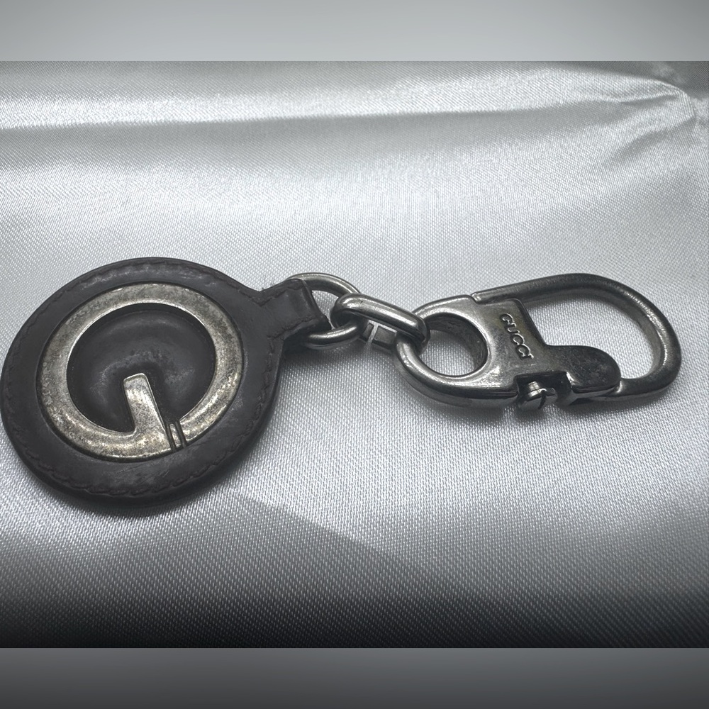 Gucci Keychain Leather Circle Logo Bag Charm Silver Clasp Rare 90s Y2K Vintage - Picture 4 of 7